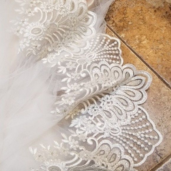 BHLDN Carrafina Full Tulle Ballgown White Wedding Dress Cathedral Veils - Picture 9 of 16